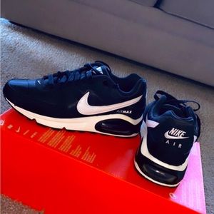 Women’s Nike Air Max Size 7